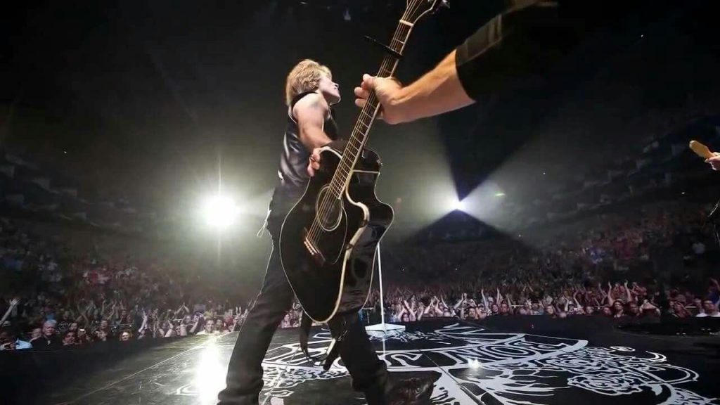 Jon Bon Jovi na turné s jeho 26-Ročnou Takamine EF341SC (SK)