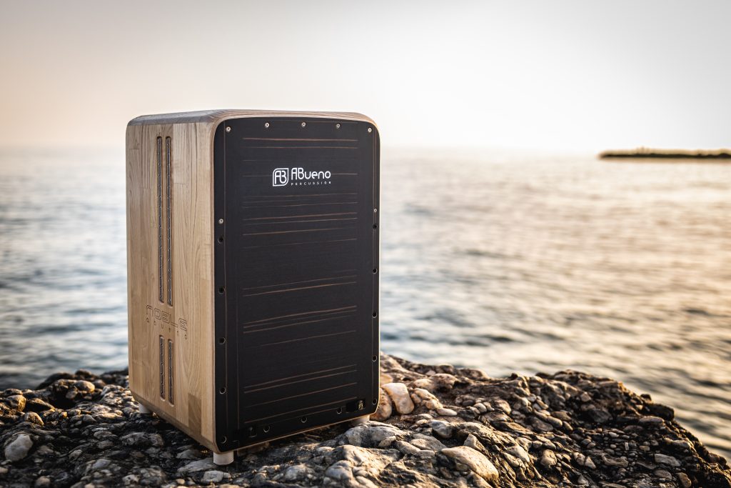 ABueno flamenco cajony